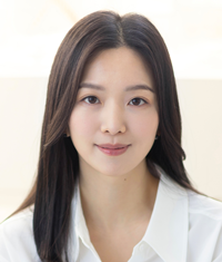 Portrait of Lucy Jin, ICRT Reiki Master Teacher.